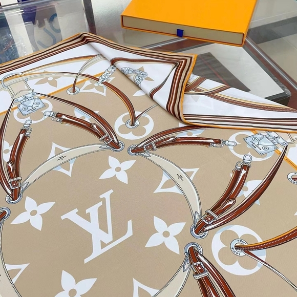 Louis Vuitton Scarf - Picture 4 of 4